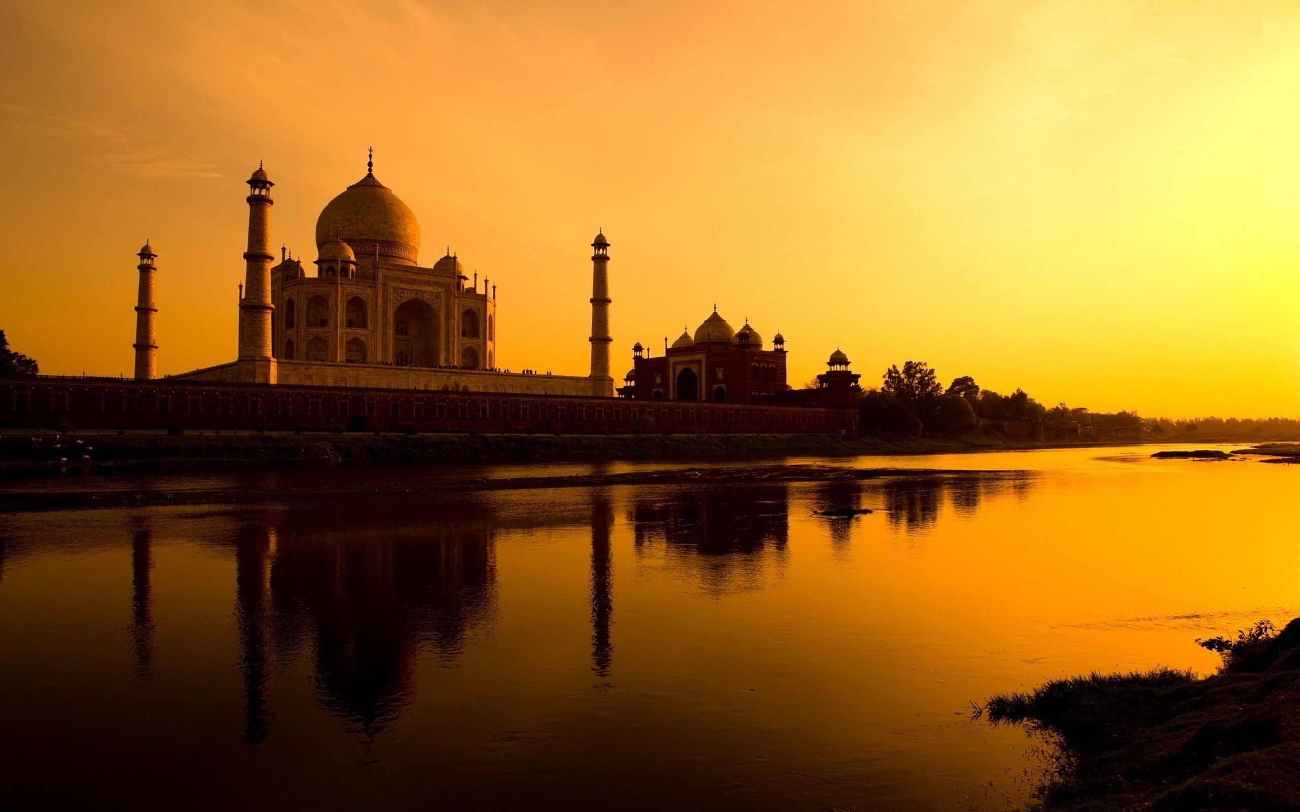 https://mdw-travel-data-us-east-1.s3.amazonaws.com/img/country/India/Taj-Mahal/img_04.jpg