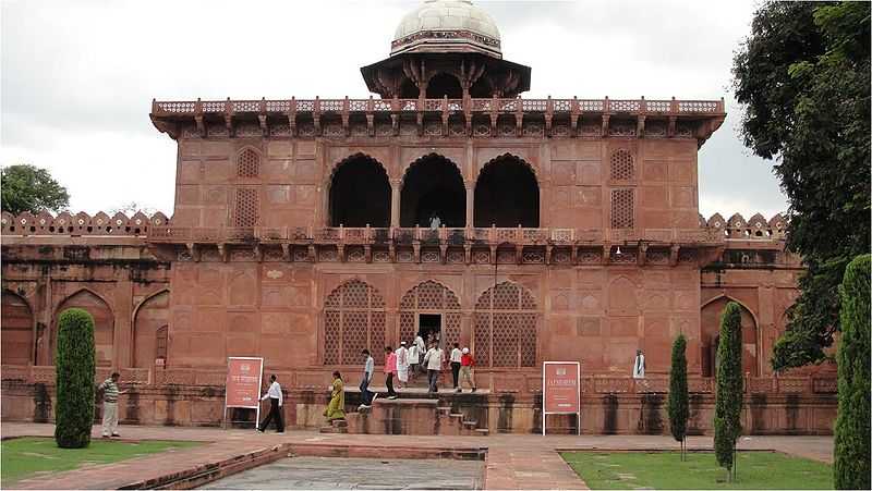 https://mdw-travel-data-us-east-1.s3.amazonaws.com/img/country/India/Taj-Museum/img_03.jpg