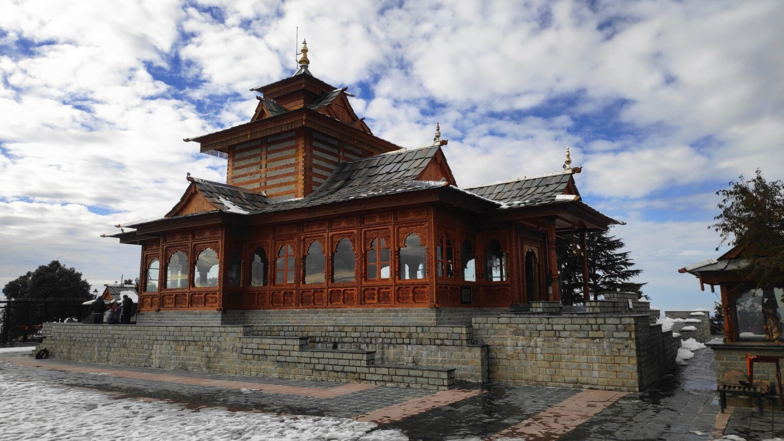https://mdw-travel-data-us-east-1.s3.amazonaws.com/img/country/India/Tara-Devi-Temple/img_01.jpg