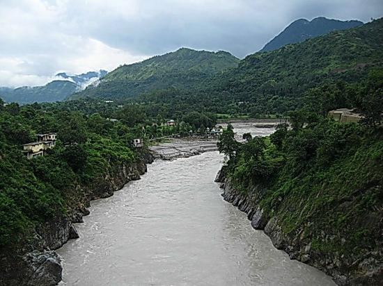 https://mdw-travel-data-us-east-1.s3.amazonaws.com/img/country/India/Tattapani/img_01.jpg