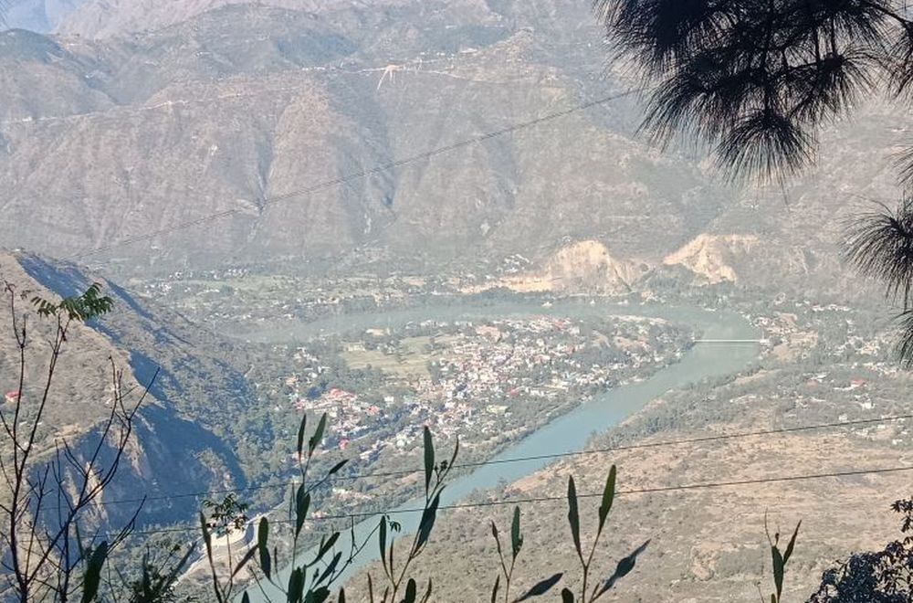 https://mdw-travel-data-us-east-1.s3.amazonaws.com/img/country/India/Tattapani/img_02.jpg