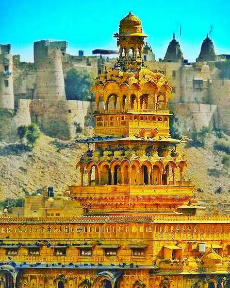 https://mdw-travel-data-us-east-1.s3.amazonaws.com/img/country/India/Tazia-Tower/img_01.jpg