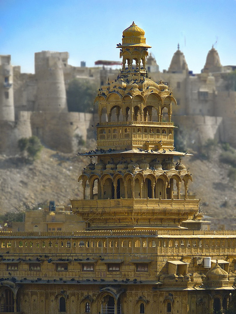 https://mdw-travel-data-us-east-1.s3.amazonaws.com/img/country/India/Tazia-Tower/img_02.jpg