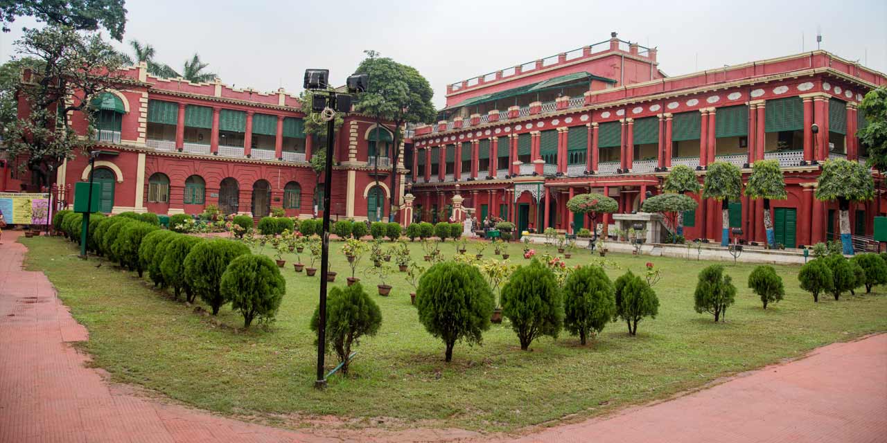 https://mdw-travel-data-us-east-1.s3.amazonaws.com/img/country/India/Thakurbari-Temple/img_03.jpg