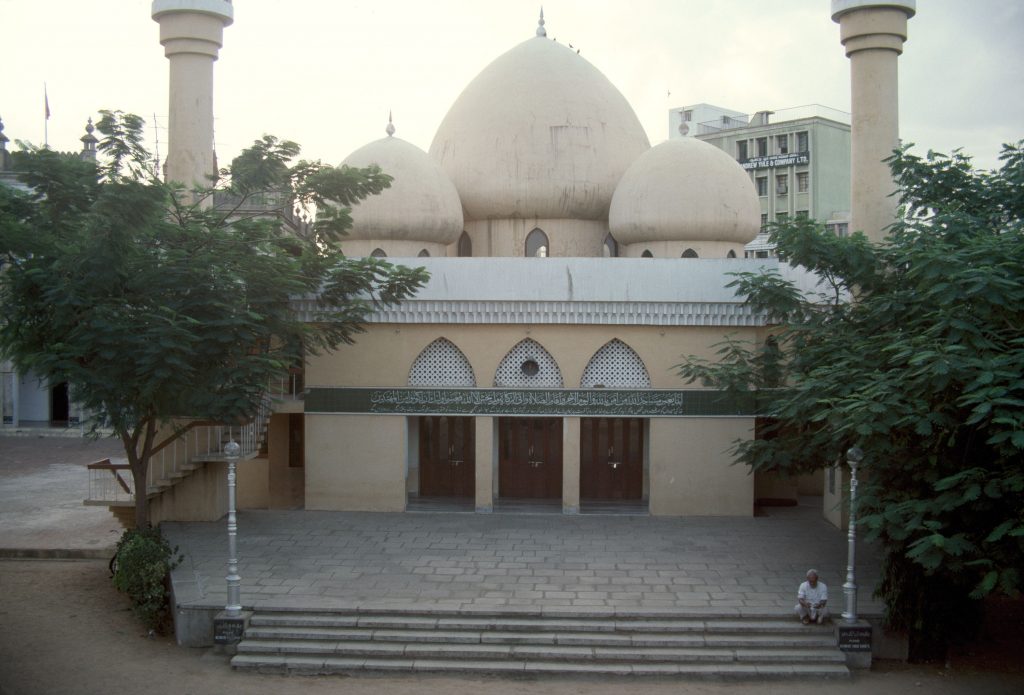 https://mdw-travel-data-us-east-1.s3.amazonaws.com/img/country/India/Thousand-Lights-Mosque/img_01.jpg