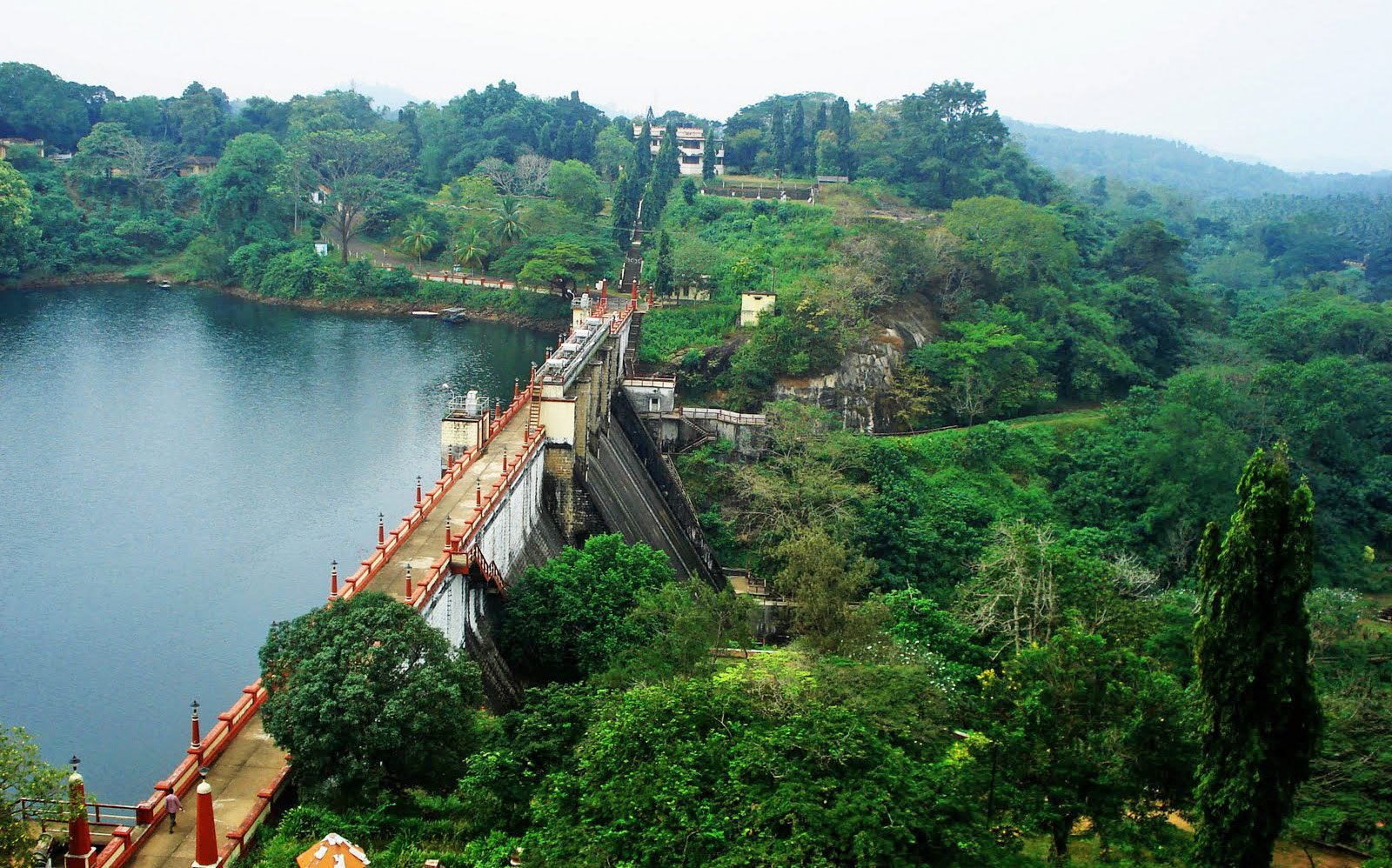 https://mdw-travel-data-us-east-1.s3.amazonaws.com/img/country/India/Thrissur/img_01.jpg