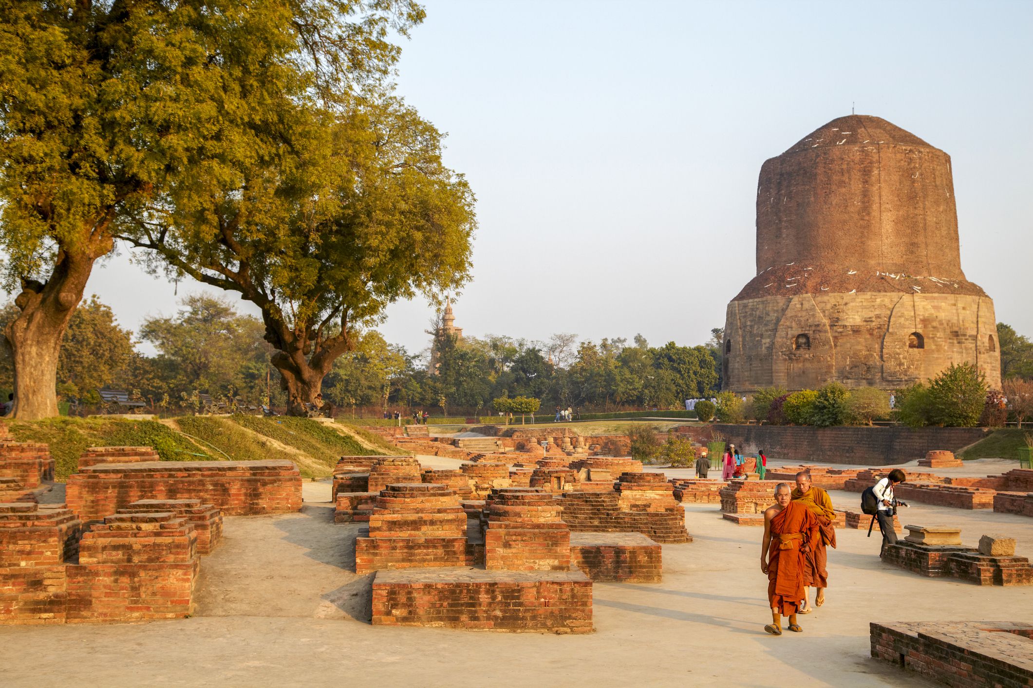 https://mdw-travel-data-us-east-1.s3.amazonaws.com/img/country/India/Tibetan-Temple--Sarnath-/img_03.jpg