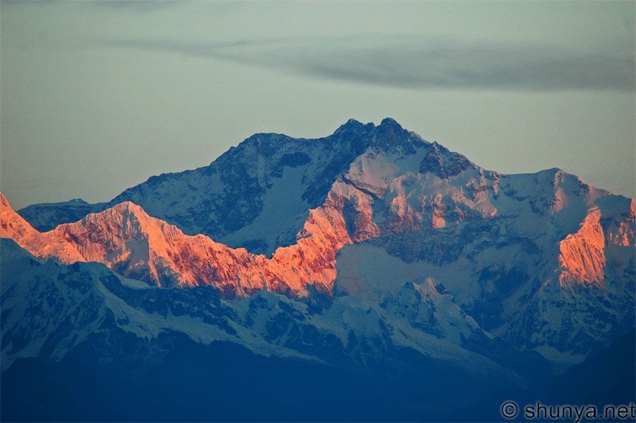 https://mdw-travel-data-us-east-1.s3.amazonaws.com/img/country/India/Tiger-Hill/img_02.jpg