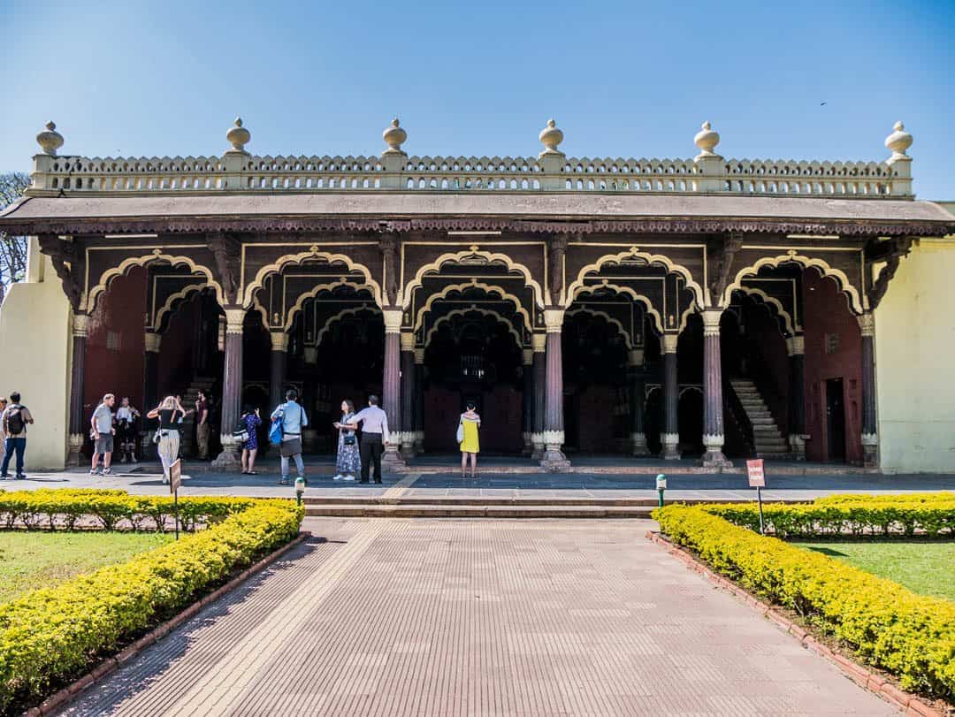 https://mdw-travel-data-us-east-1.s3.amazonaws.com/img/country/India/Tipu-Sultans-Summer-Palace/img_00.jpg