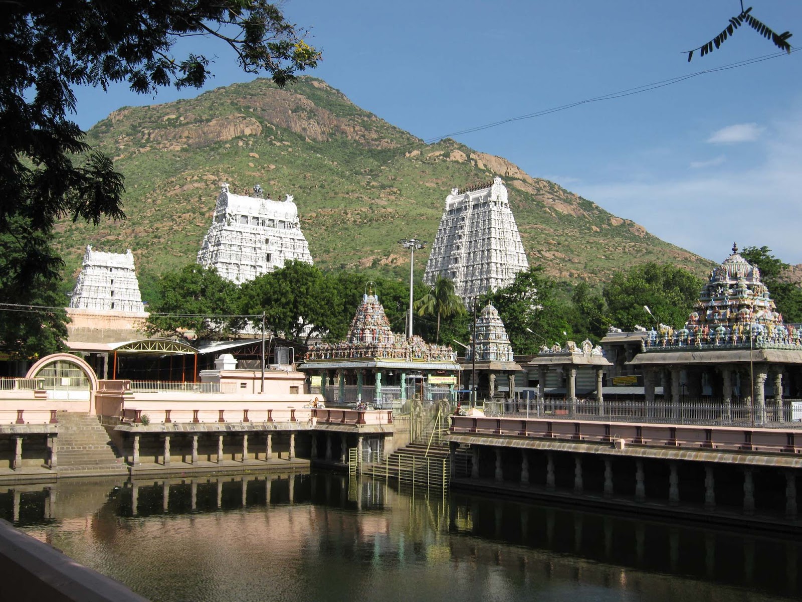 https://mdw-travel-data-us-east-1.s3.amazonaws.com/img/country/India/Tiruvannamalai-Arunachalesvara-Temple/img_03.jpg