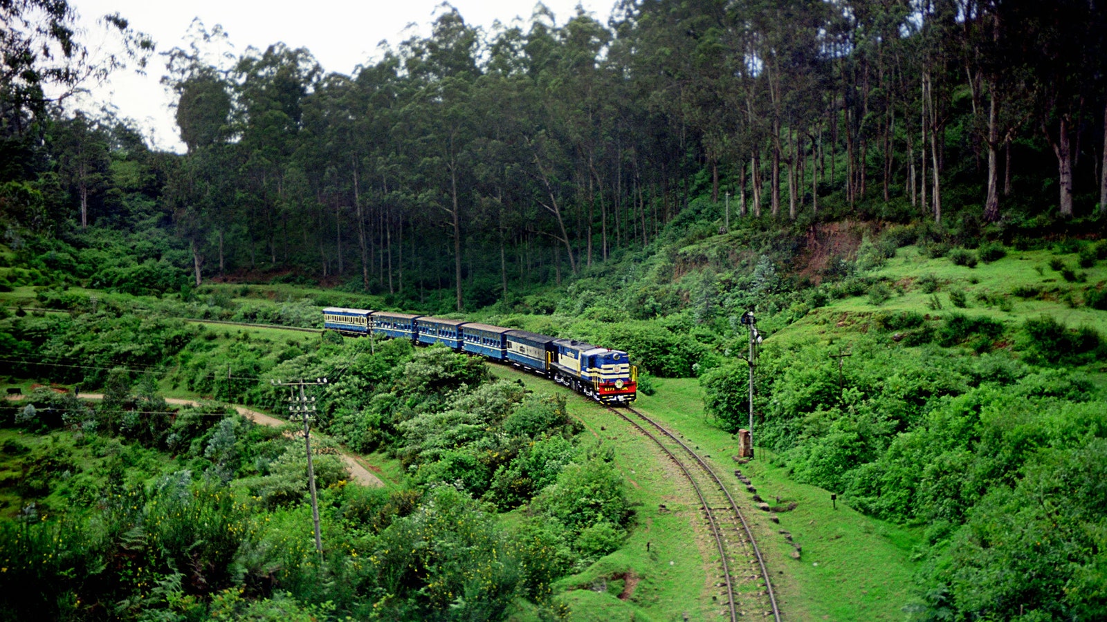 https://mdw-travel-data-us-east-1.s3.amazonaws.com/img/country/India/Toy-Train-Nilgiri-Mountain-Railway/img_02.jpg