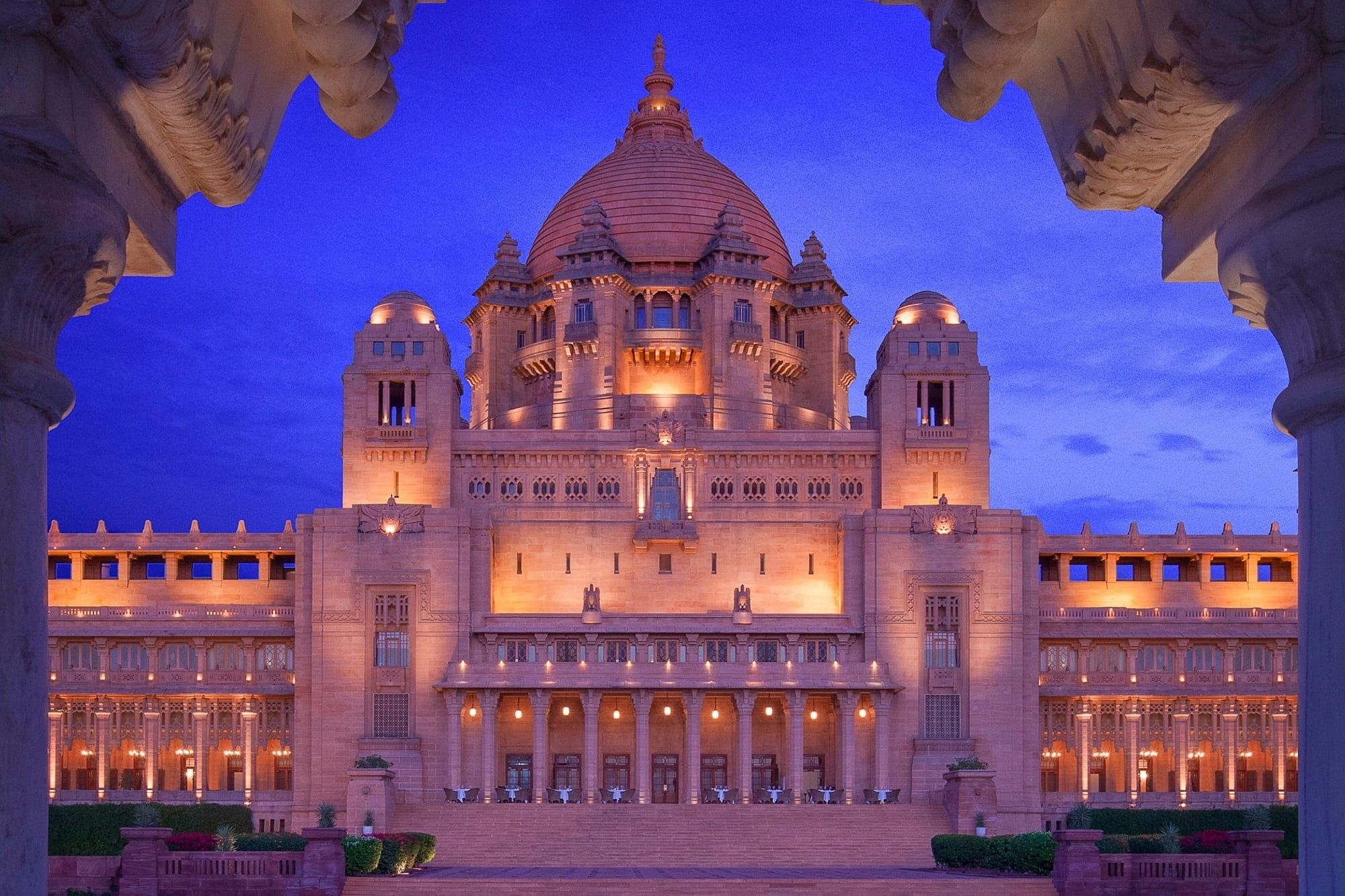 https://mdw-travel-data-us-east-1.s3.amazonaws.com/img/country/India/Umaid-Bhawan-Palace/img_01.jpg