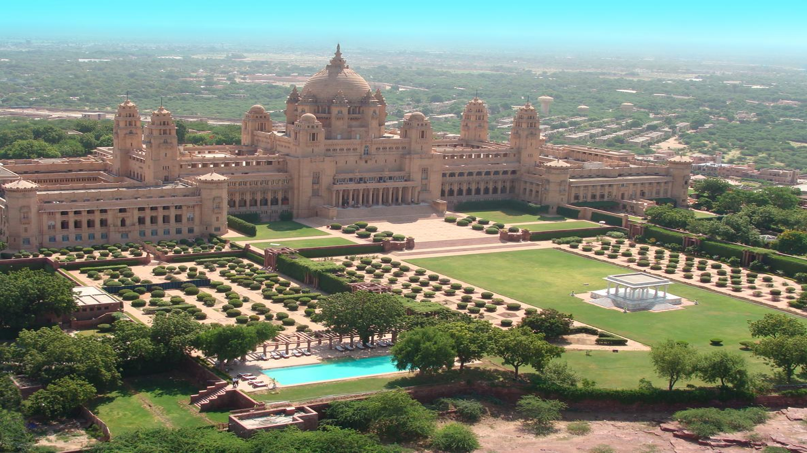 https://mdw-travel-data-us-east-1.s3.amazonaws.com/img/country/India/Umaid-Bhawan-Palace/img_02.jpg
