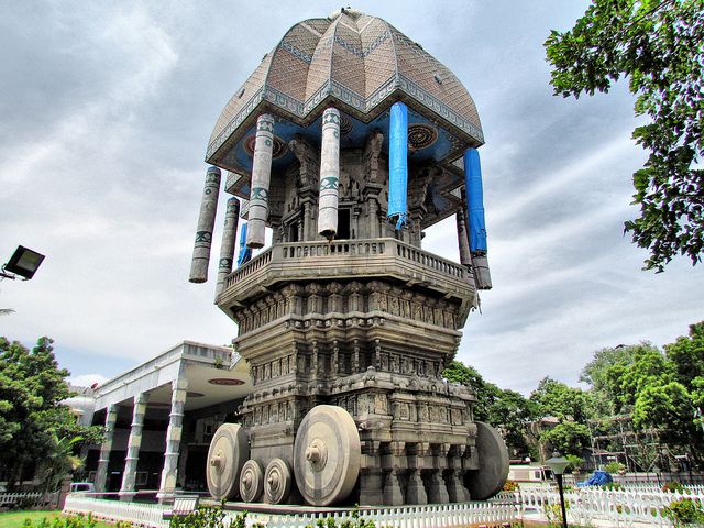 https://mdw-travel-data-us-east-1.s3.amazonaws.com/img/country/India/Valluvar-Kottam/img_02.jpg