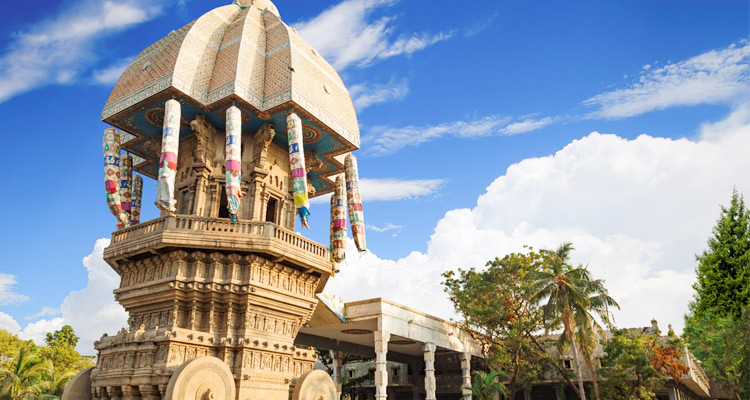 https://mdw-travel-data-us-east-1.s3.amazonaws.com/img/country/India/Valluvar-Kottam/img_03.jpg