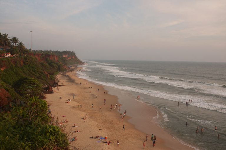 https://mdw-travel-data-us-east-1.s3.amazonaws.com/img/country/India/Varkala-Cliff/img_03.jpg