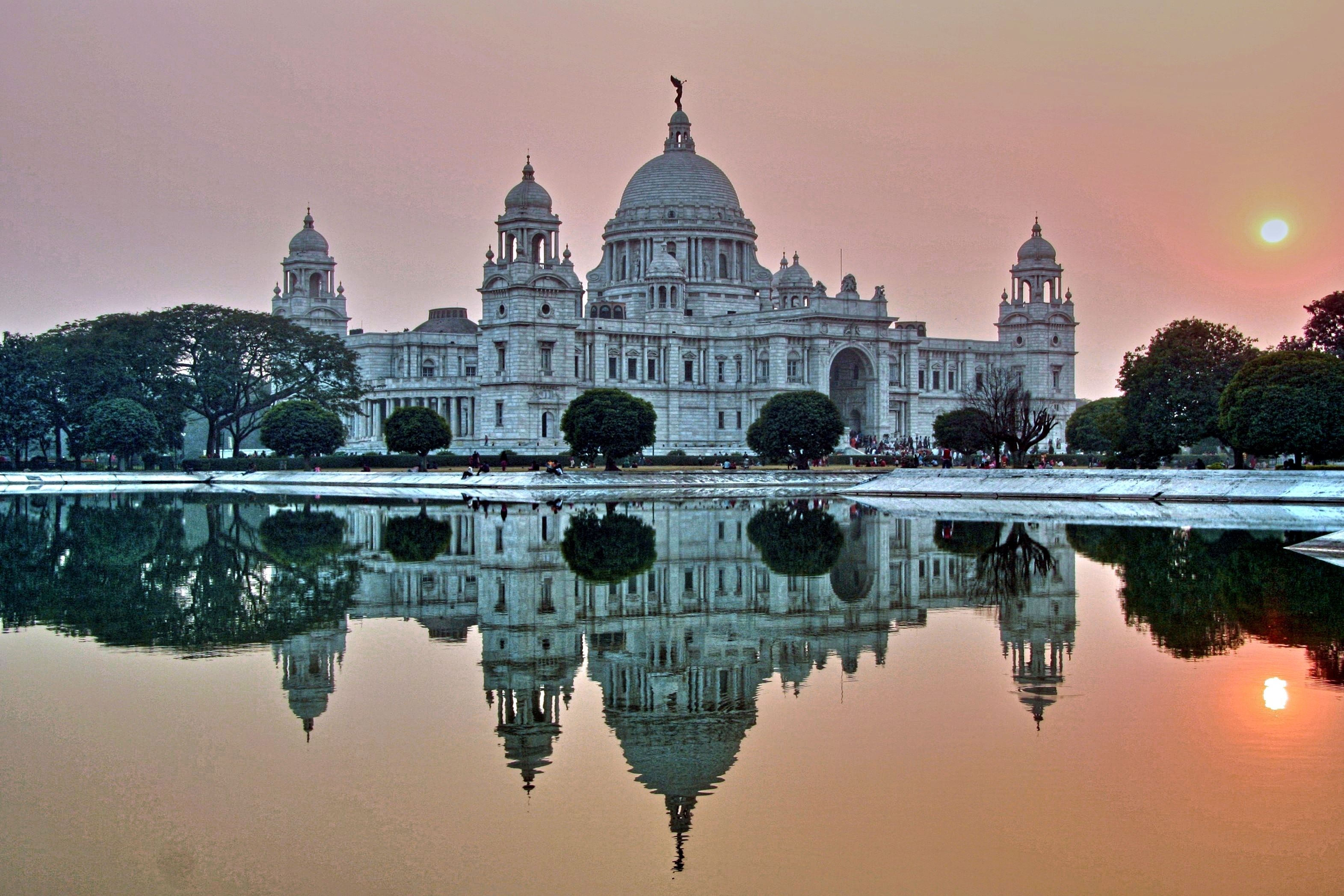 https://mdw-travel-data-us-east-1.s3.amazonaws.com/img/country/India/Victoria-Memorial/img_02.jpg
