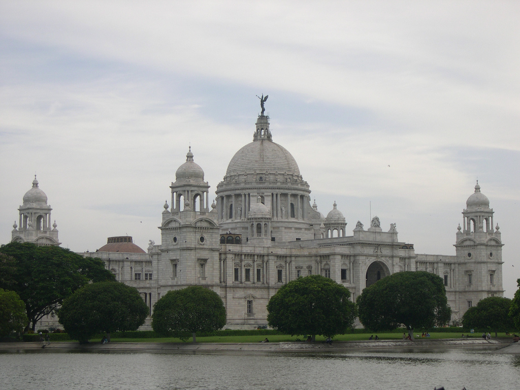 https://mdw-travel-data-us-east-1.s3.amazonaws.com/img/country/India/Victoria-Memorial/img_03.jpg