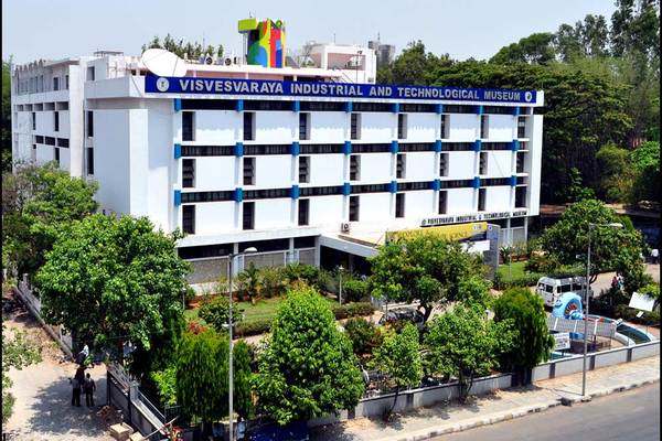 https://mdw-travel-data-us-east-1.s3.amazonaws.com/img/country/India/Visvesvaraya-Industrial-and-Technological-Museum/img_00.jpg