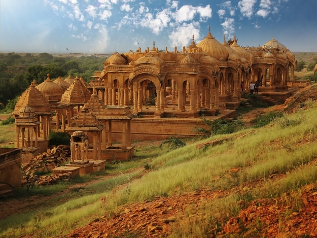 https://mdw-travel-data-us-east-1.s3.amazonaws.com/img/country/India/Vyas-Chhatri/img_00.jpg