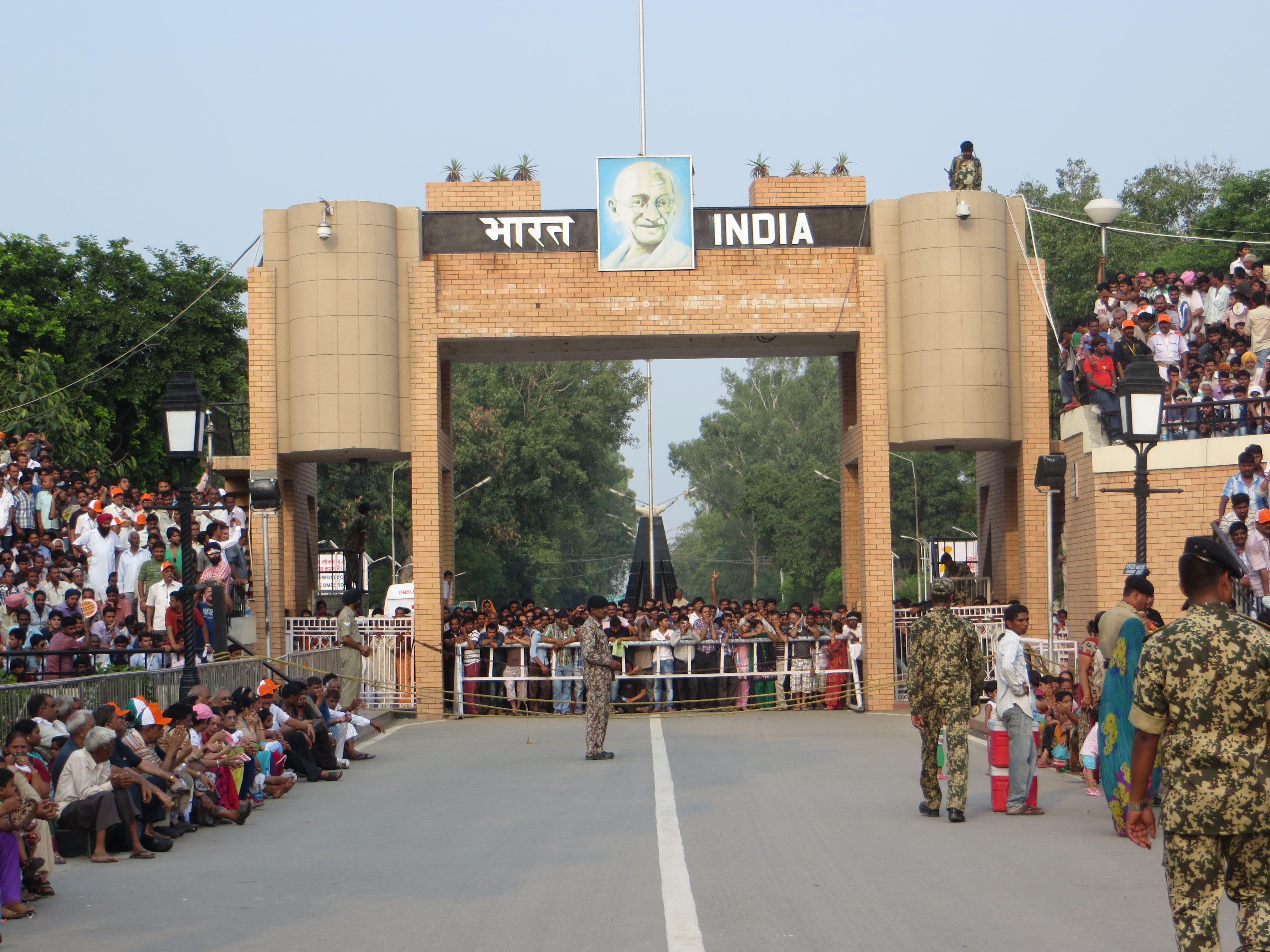 https://mdw-travel-data-us-east-1.s3.amazonaws.com/img/country/India/Wagah-Border/img_02.jpg