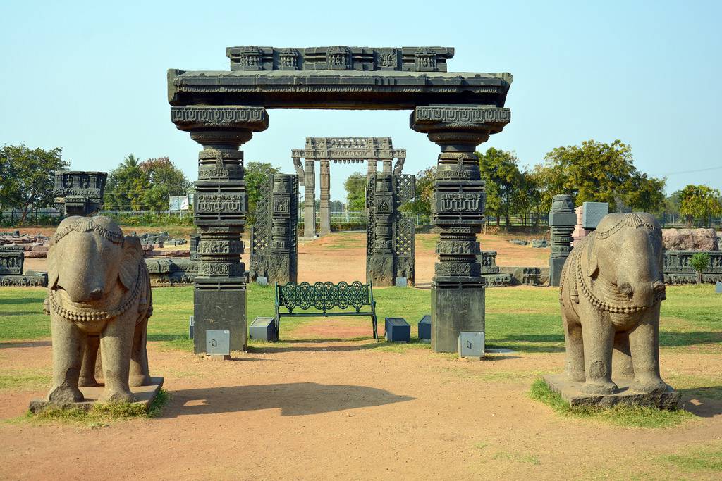 https://mdw-travel-data-us-east-1.s3.amazonaws.com/img/country/India/Warangal-Fort/img_03.jpg