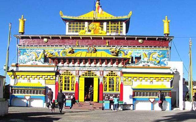 https://mdw-travel-data-us-east-1.s3.amazonaws.com/img/country/India/Yiga-Choeling-Monastery/img_01.jpg