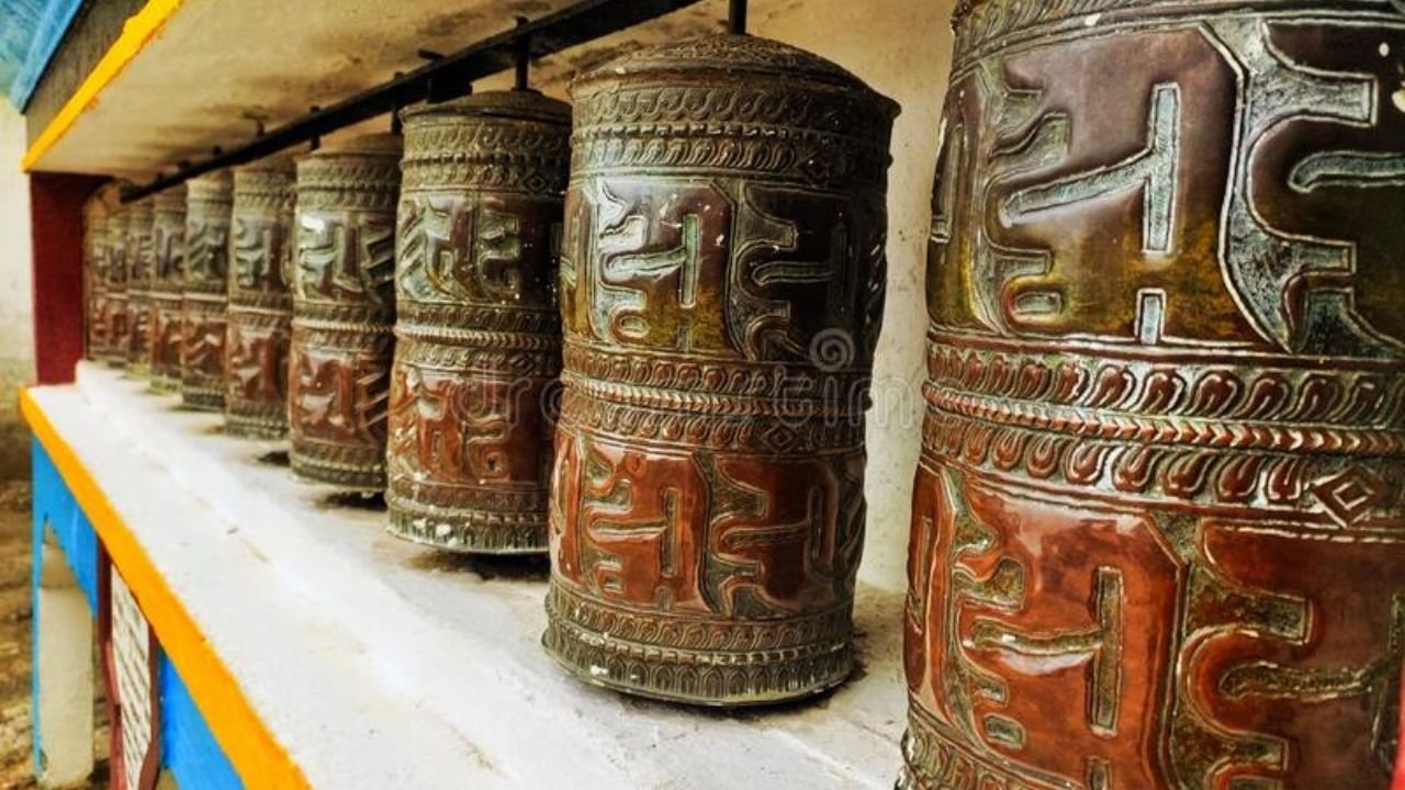 https://mdw-travel-data-us-east-1.s3.amazonaws.com/img/country/India/Yiga-Choeling-Monastery/img_02.jpg