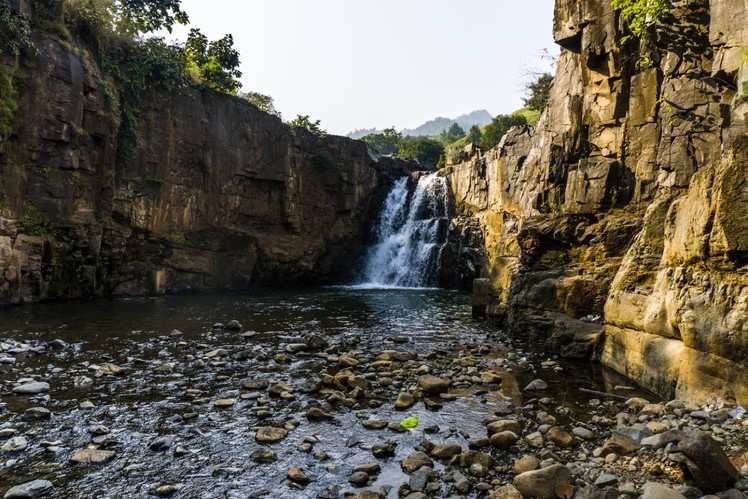 https://mdw-travel-data-us-east-1.s3.amazonaws.com/img/country/India/Zarwani-Waterfall/img_02.jpg