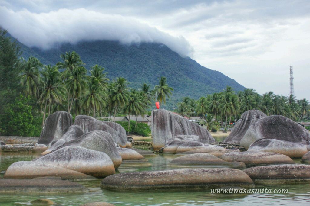 https://mdw-travel-data-us-east-1.s3.amazonaws.com/img/country/Indonesia/Alif-Stone-Park/img_01.jpg