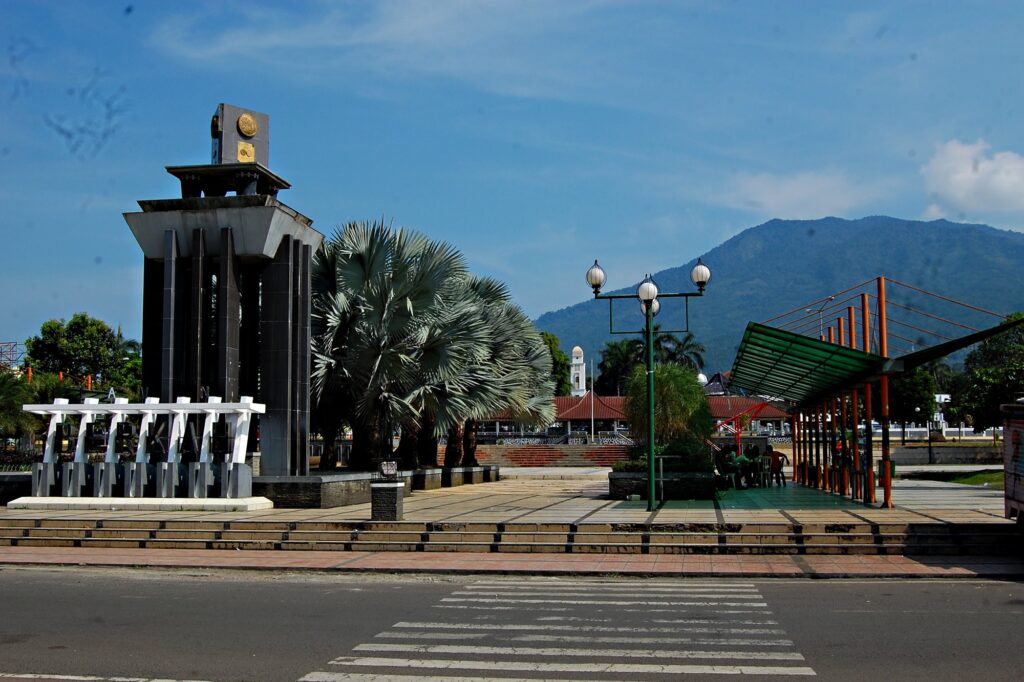 https://mdw-travel-data-us-east-1.s3.amazonaws.com/img/country/Indonesia/Alun-Alun-Pekanbaru/img_02.jpg
