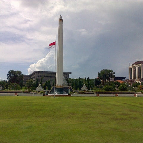 https://mdw-travel-data-us-east-1.s3.amazonaws.com/img/country/Indonesia/Alun-Alun-Tugu-Pahlawan/img_03.jpg