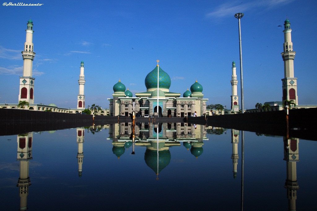 https://mdw-travel-data-us-east-1.s3.amazonaws.com/img/country/Indonesia/An-Nur-Great-Mosque/img_03.jpg