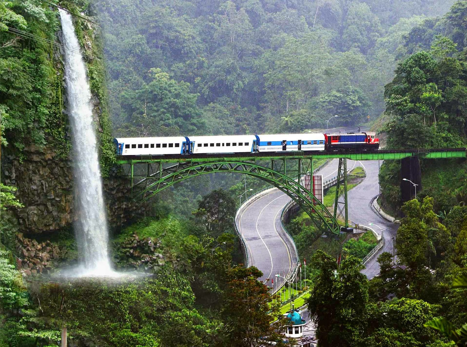 https://mdw-travel-data-us-east-1.s3.amazonaws.com/img/country/Indonesia/Anai-Valley-Waterfall/img_02.jpg