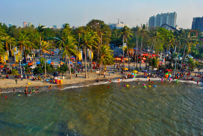 https://mdw-travel-data-us-east-1.s3.amazonaws.com/img/country/Indonesia/Ancol-Beach-City/img_03.jpg