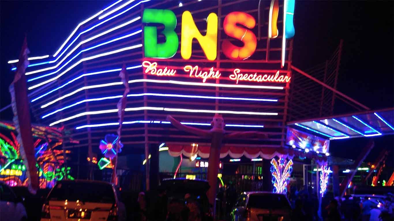 https://mdw-travel-data-us-east-1.s3.amazonaws.com/img/country/Indonesia/BNS---Batu-Night-Spectacular/img_02.jpg