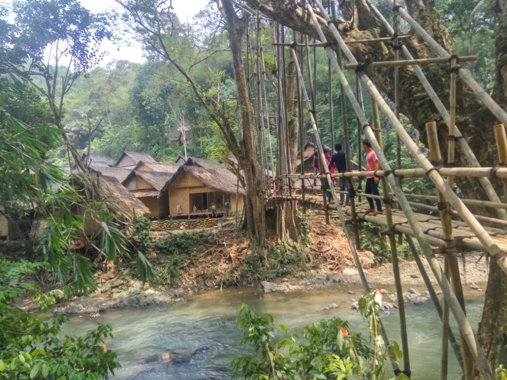 https://mdw-travel-data-us-east-1.s3.amazonaws.com/img/country/Indonesia/Baduy-Dalam/img_01.jpg