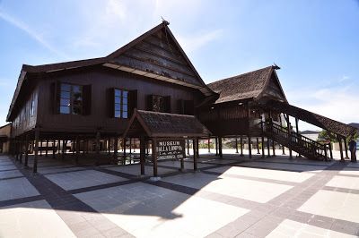 https://mdw-travel-data-us-east-1.s3.amazonaws.com/img/country/Indonesia/Balla-Lompoa-Museum/img_01.jpg