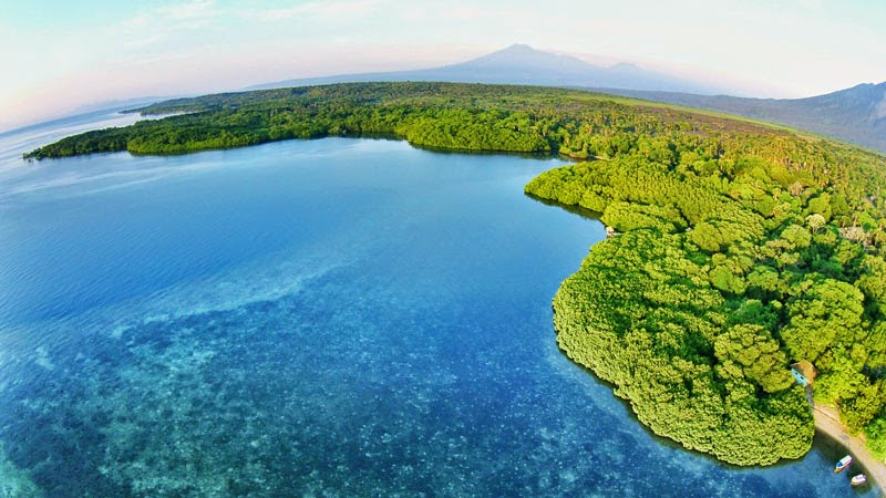 https://mdw-travel-data-us-east-1.s3.amazonaws.com/img/country/Indonesia/Baluran-National-Park/img_03.jpg
