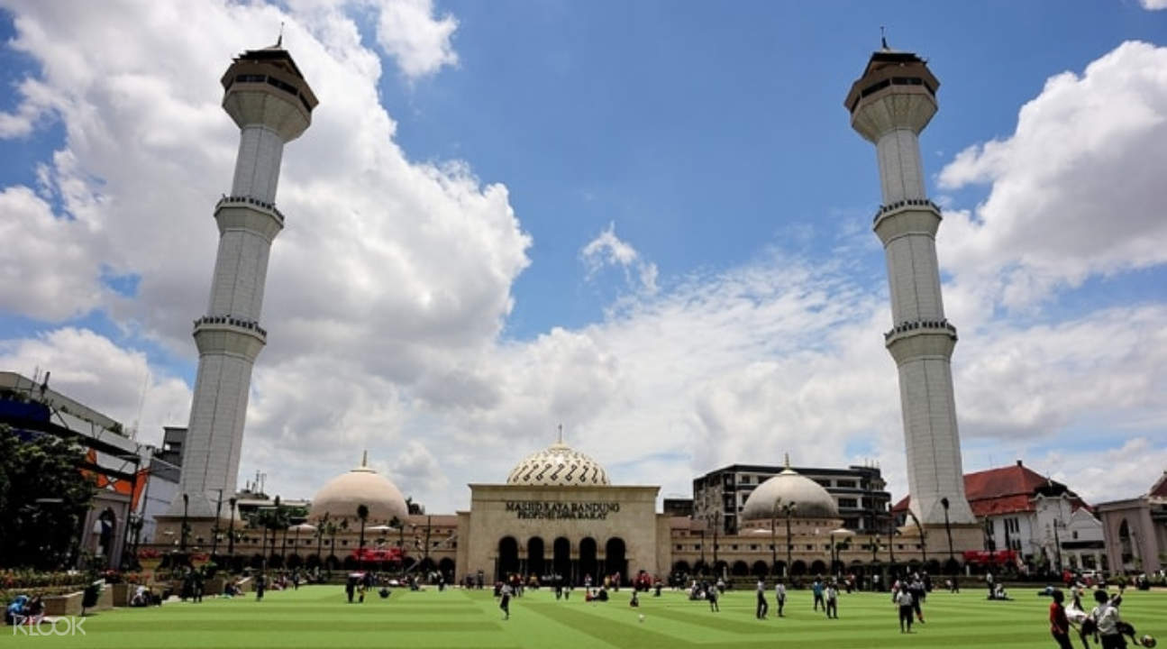 https://mdw-travel-data-us-east-1.s3.amazonaws.com/img/country/Indonesia/Bandung-City-Square/img_02.jpg