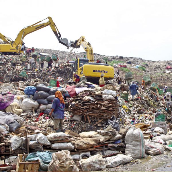 https://mdw-travel-data-us-east-1.s3.amazonaws.com/img/country/Indonesia/Bantar-Gebang-Integrated-Waste-Disposal-Site/img_00.jpg