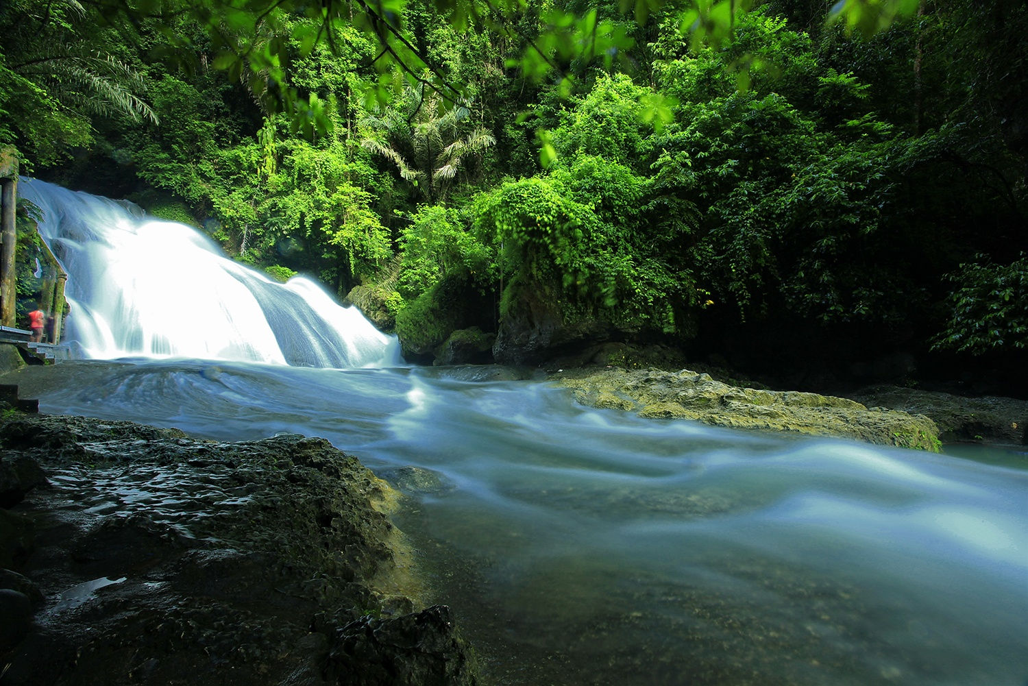https://mdw-travel-data-us-east-1.s3.amazonaws.com/img/country/Indonesia/Bantimurung-Waterfall/img_01.jpg