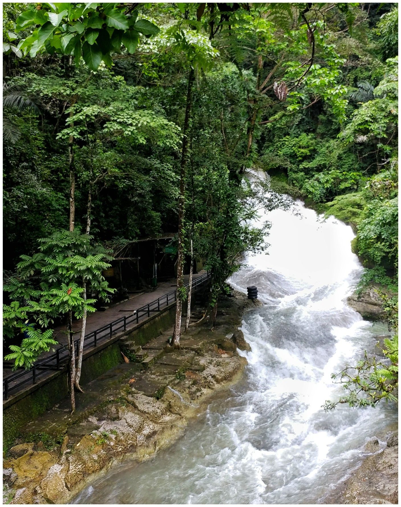 https://mdw-travel-data-us-east-1.s3.amazonaws.com/img/country/Indonesia/Bantimurung-Waterfall/img_03.jpg