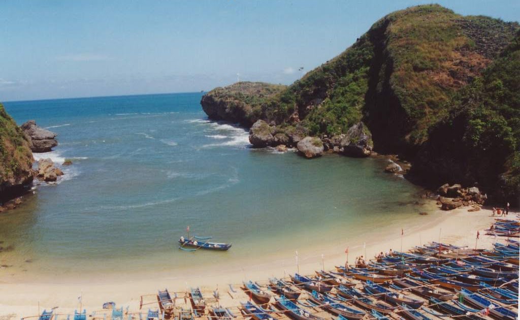 https://mdw-travel-data-us-east-1.s3.amazonaws.com/img/country/Indonesia/Baron-Beach/img_02.jpg