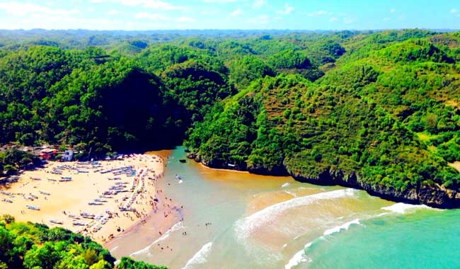 https://mdw-travel-data-us-east-1.s3.amazonaws.com/img/country/Indonesia/Baron-Beach/img_03.jpg