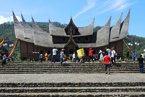 https://mdw-travel-data-us-east-1.s3.amazonaws.com/img/country/Indonesia/Batu-Sangkar/img_01.jpg