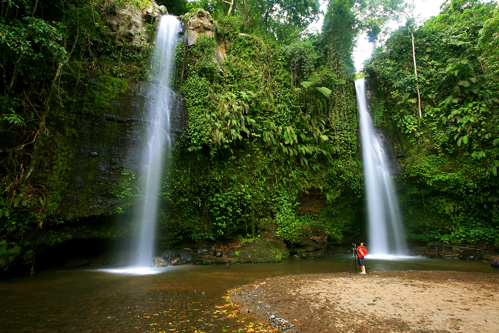 https://mdw-travel-data-us-east-1.s3.amazonaws.com/img/country/Indonesia/Benang-Stokel-Waterfall/img_03.jpg