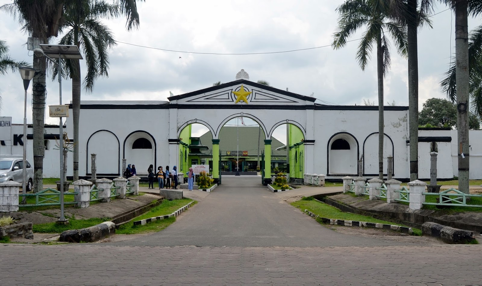 https://mdw-travel-data-us-east-1.s3.amazonaws.com/img/country/Indonesia/Benteng-Kuto-Besak/img_01.jpg
