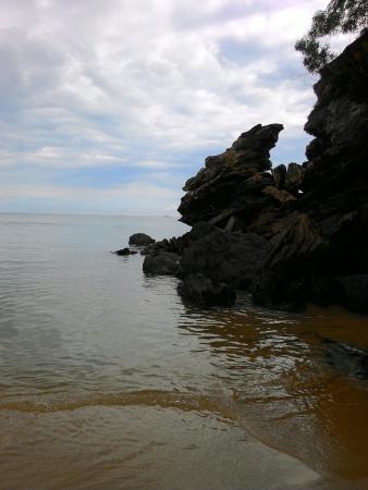 https://mdw-travel-data-us-east-1.s3.amazonaws.com/img/country/Indonesia/Benua-Patra-Beach/img_02.jpg