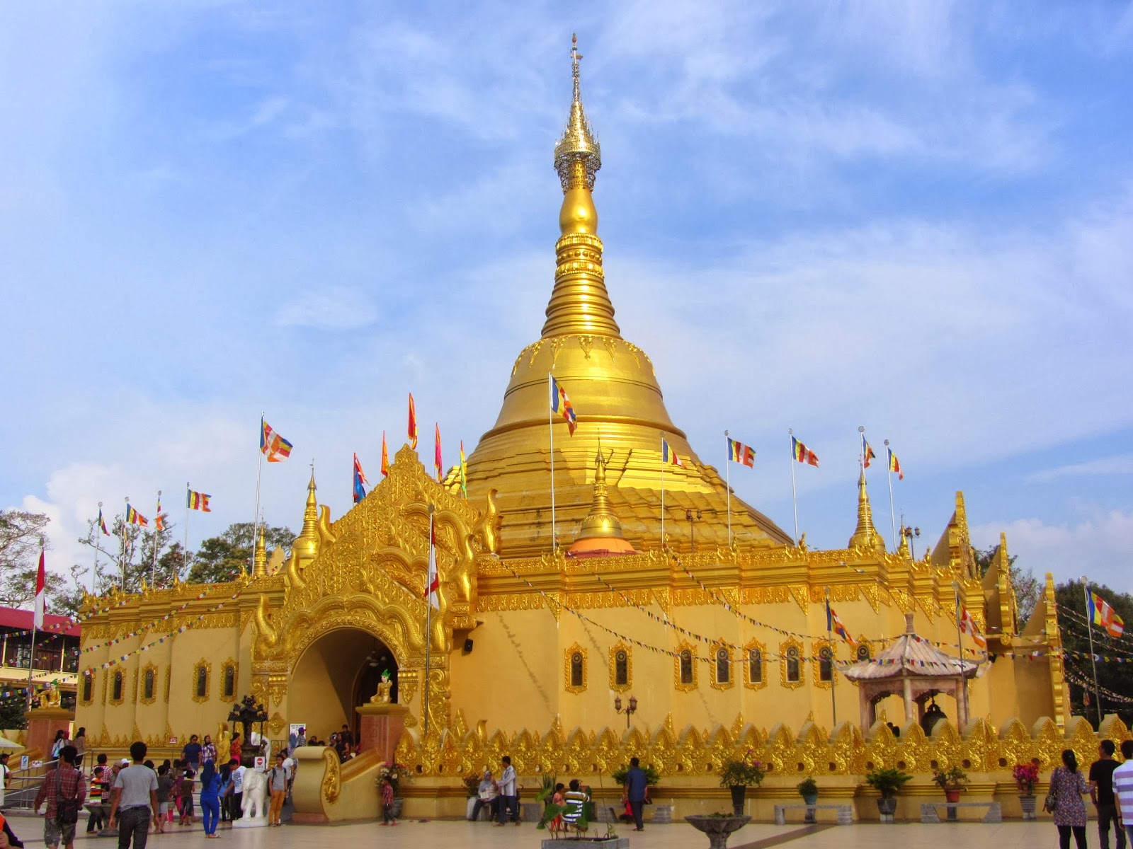 https://mdw-travel-data-us-east-1.s3.amazonaws.com/img/country/Indonesia/Berastagi/img_01.jpg
